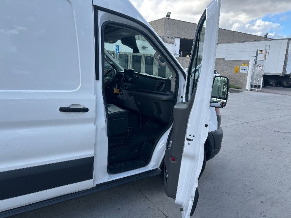 Cargo Van (Panel Van)-Alternative Fuel Trucks & Tractors-Ford-2022-TRAN350E-Torrance-CA-46,118\n\t\tmiles-$ 21,750 - Image 19