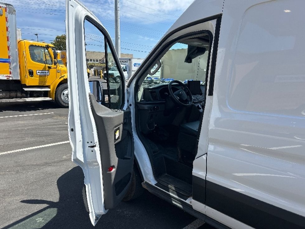 Cargo Van (Panel Van)-Alternative Fuel Trucks & Tractors-Ford-2022-TRAN350E-Ventura-CA-10,888\n\t\tmiles-$ 37,000 - Image 13