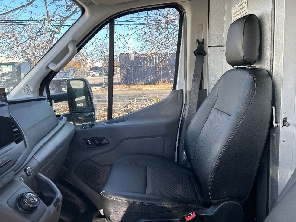 Cargo Van (Panel Van)-Alternative Fuel Trucks & Tractors-Ford-2022-TRAN350E-West Babylon-NY-281\n\t\tmiles-$ 41,500 - Image 16