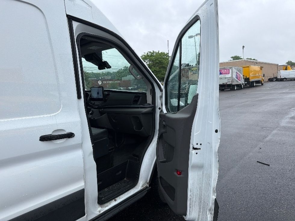 Cargo Van (Panel Van)-Alternative Fuel Trucks & Tractors-Ford-2022-TRAN350E-West Babylon-NY-33,058\n\t\tmiles-$ 38,500 - Image 20