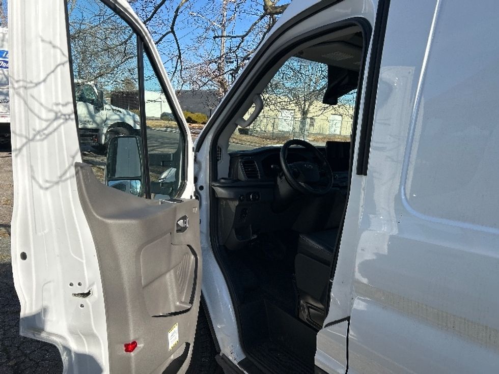 Cargo Van (Panel Van)-Alternative Fuel Trucks & Tractors-Ford-2022-TRAN350E-West Babylon-NY-416\n\t\tmiles-$ 41,500 - Image 13