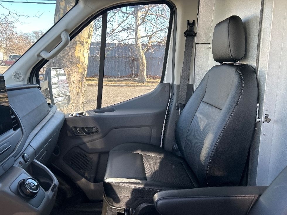 Cargo Van (Panel Van)-Alternative Fuel Trucks & Tractors-Ford-2022-TRAN350E-West Babylon-NY-416\n\t\tmiles-$ 41,500 - Image 16
