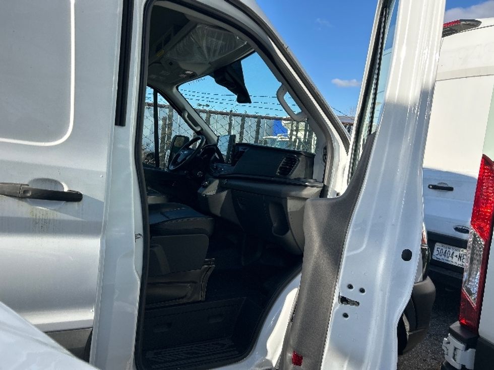 Cargo Van (Panel Van)-Alternative Fuel Trucks & Tractors-Ford-2022-TRAN350E-West Babylon-NY-794\n\t\tmiles-$ 35,500 - Image 17