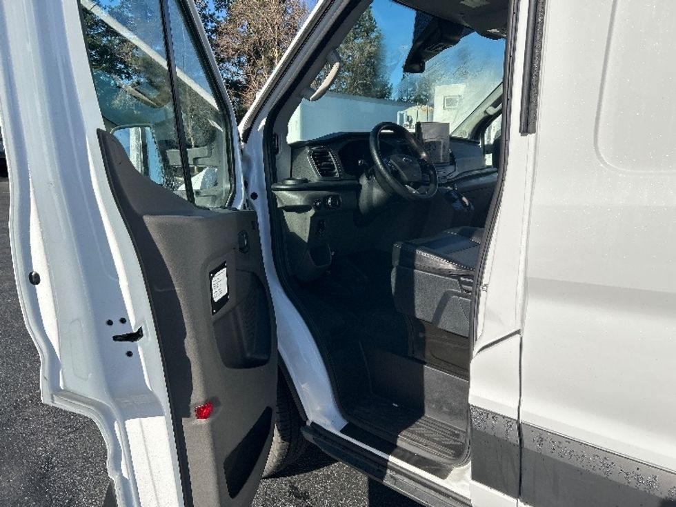 Cargo Van (Panel Van)-Alternative Fuel Trucks & Tractors-Ford-2022-TRAN350E-West Sacramento-CA-23,426\n\t\tmiles-$ 40,000 - Image 16
