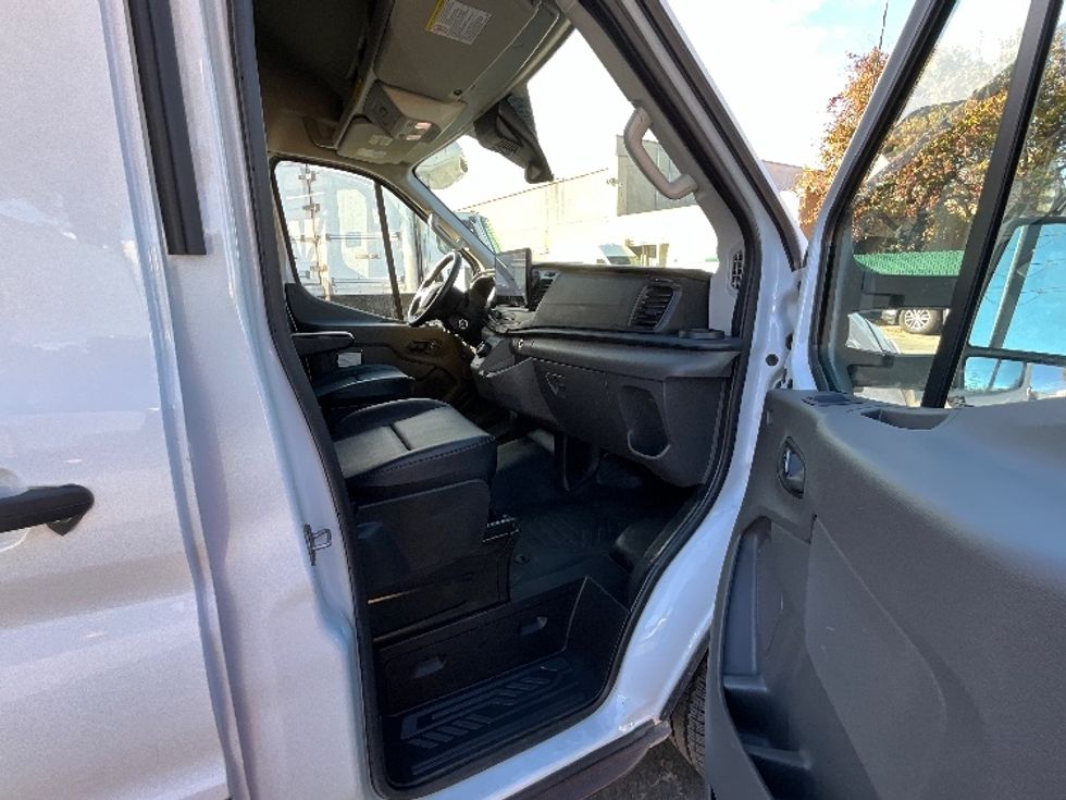 Cargo Van (Panel Van)-Alternative Fuel Trucks & Tractors-Ford-2022-TRAN350E-West Sacramento-CA-5,634\n\t\tmiles-$ 35,000 - Image 20