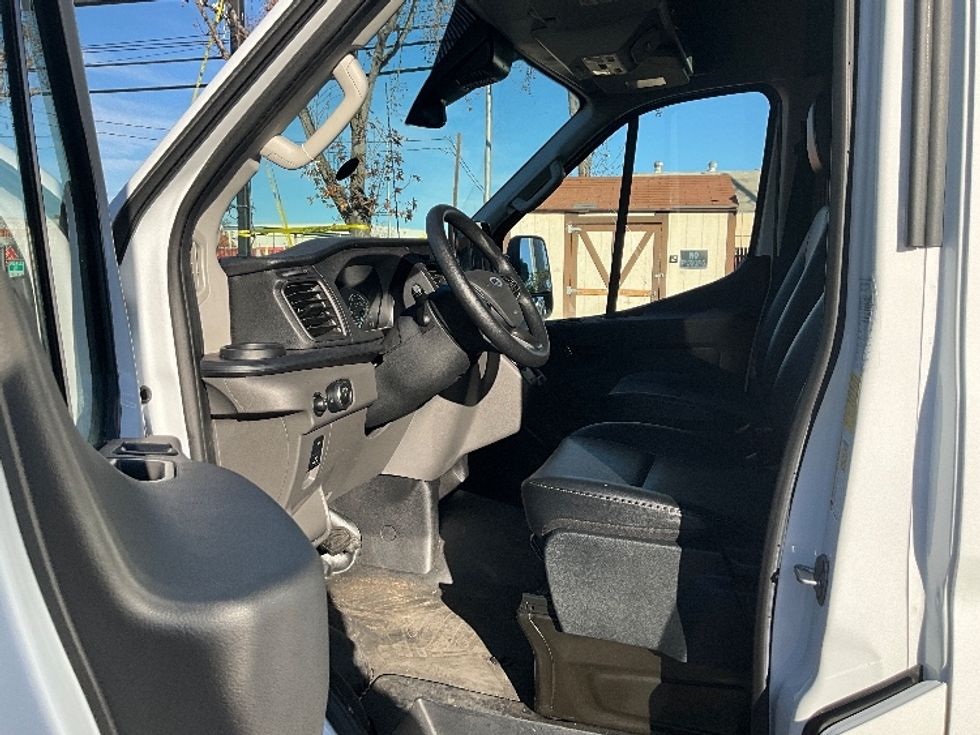 2022 Ford Transit photo 9