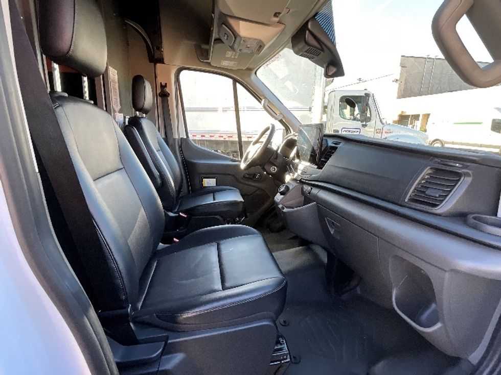 2022 Ford Transit photo 14
