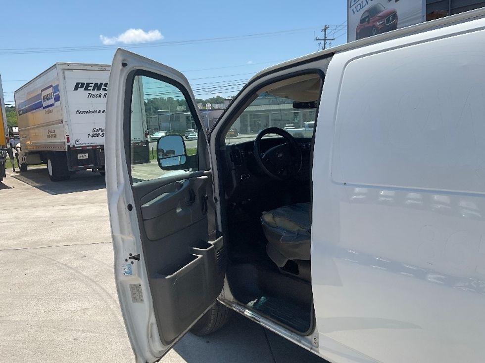 Cargo Van (Panel Van)-Light and Medium Duty Trucks-Chevrolet-2011-EXPRESS-Knoxville-TN-608,719\n\t\tmiles-$ 8,000 - Image 12