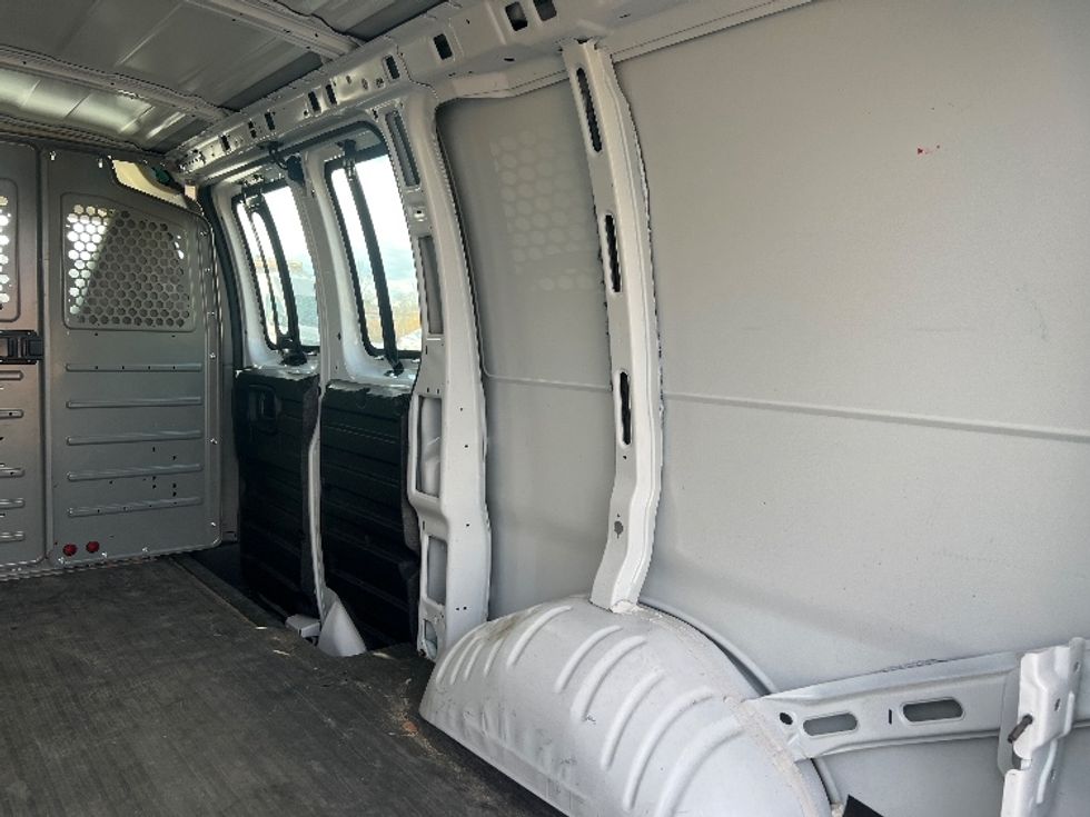 Cargo Van (Panel Van)-Light and Medium Duty Trucks-Chevrolet-2021-G23705-Rochester-NY-17,339\n\t\tmiles-$ 31,500 - Image 12