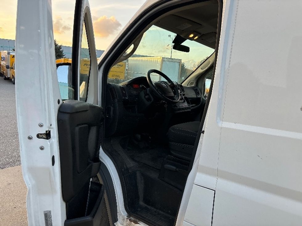 Cargo Van (Panel Van)-Light and Medium Duty Trucks-Dodge-2018-RAM3500-South Bend-IN-261,302\n\t\tmiles-$ 8,500 - Image 16