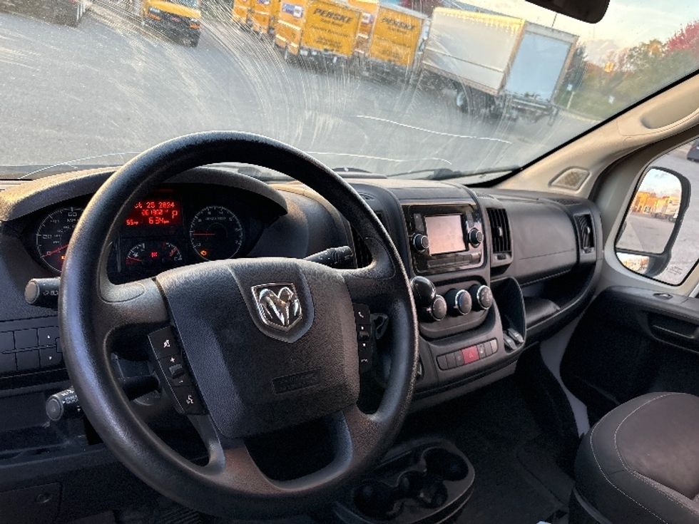 Cargo Van (Panel Van)-Light and Medium Duty Trucks-Dodge-2018-RAM3500-South Bend-IN-261,302\n\t\tmiles-$ 8,500 - Image 17