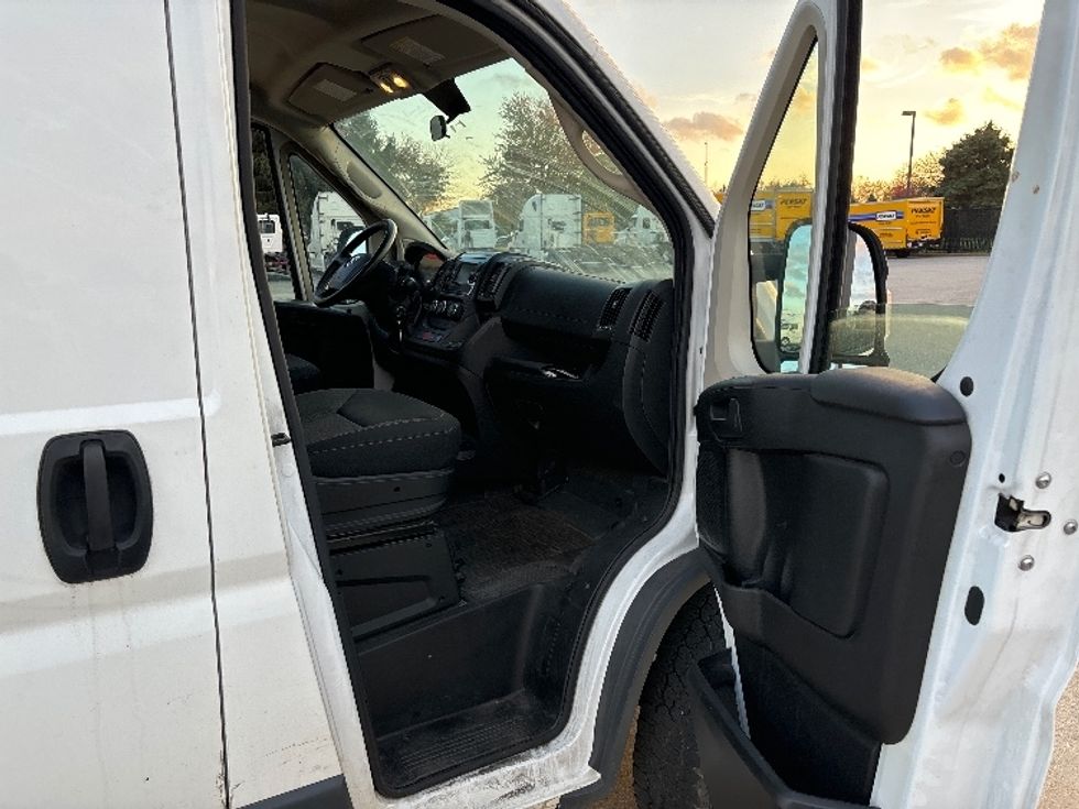 Cargo Van (Panel Van)-Light and Medium Duty Trucks-Dodge-2018-RAM3500-South Bend-IN-261,302\n\t\tmiles-$ 8,500 - Image 20