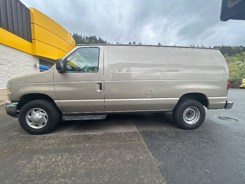 Cargo Van (Panel Van)-Light and Medium Duty Trucks-Ford-2009-E250-Portland-OR-153,718\n\t\tmiles-$ 7,500 - Image 4