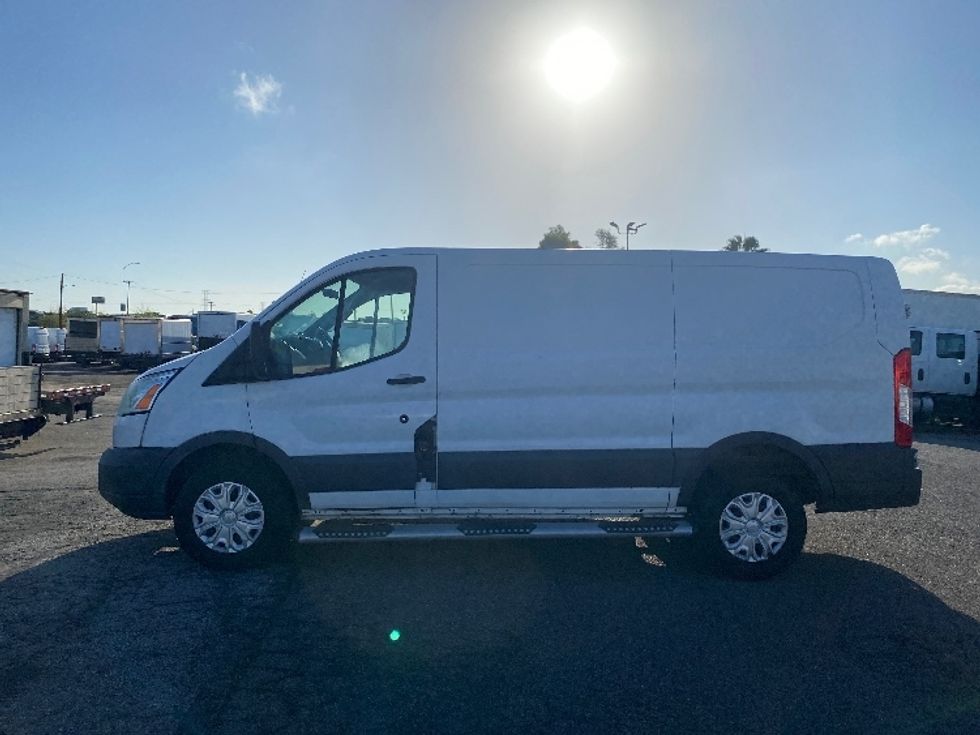 Cargo Van (Panel Van)-Light and Medium Duty Trucks-Ford-2015-F250-Sun Valley-CA-302,992\n\t\tmiles-$ 10,500 - Image 4