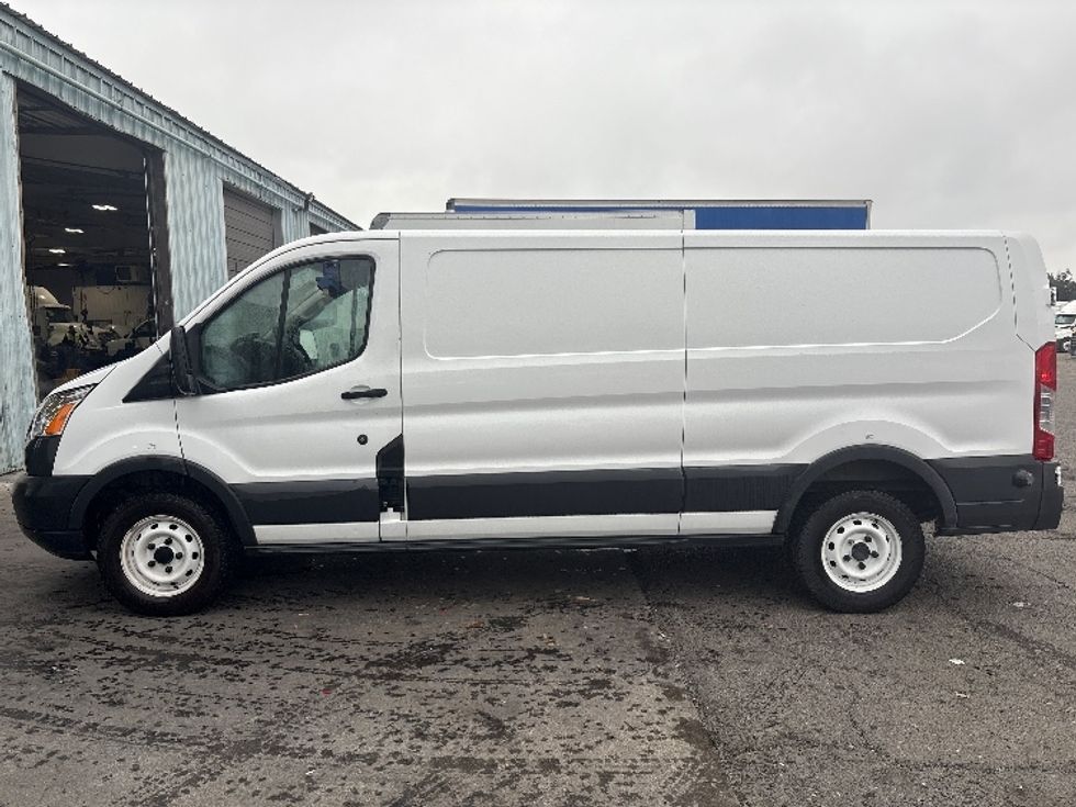 Cargo Van (Panel Van)-Light and Medium Duty Trucks-Ford-2015-Transit 250-West Sacramento-CA-136,016\n\t\tmiles-$ 21,000 - Image 4