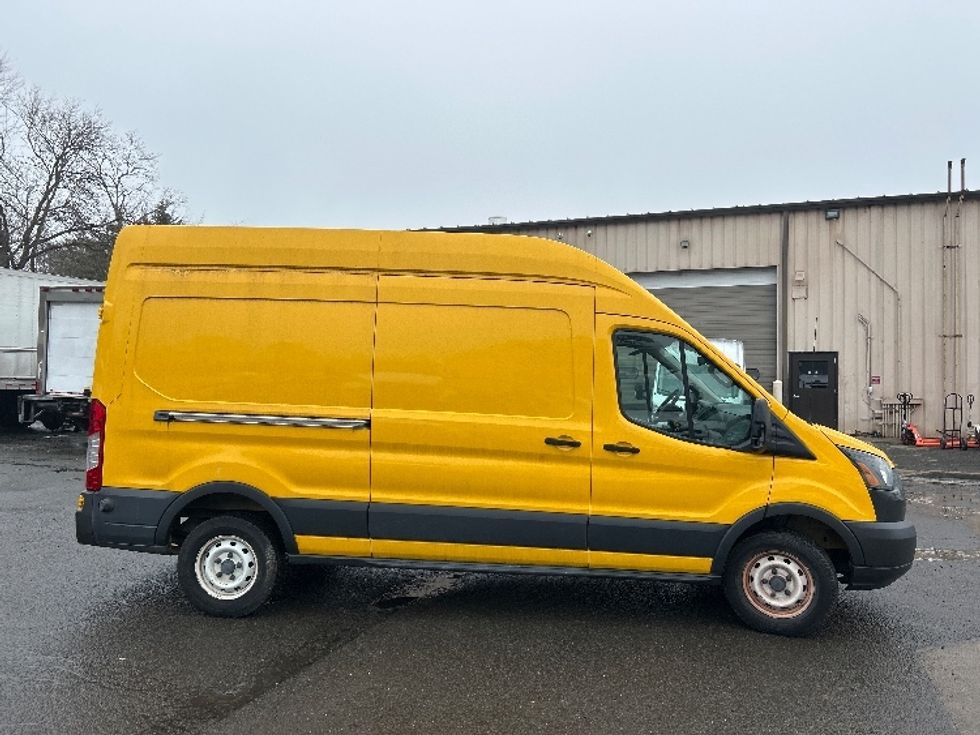 Cargo Van (Panel Van)-Light and Medium Duty Trucks-Ford-2016-Transit 250-Alexandria-VA-95,104\n\t\tmiles-$ 26,000 - Image 14