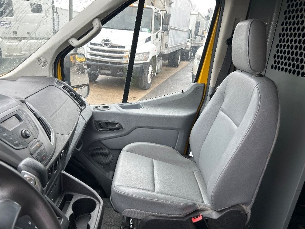 Cargo Van (Panel Van)-Light and Medium Duty Trucks-Ford-2016-Transit 250-Alexandria-VA-95,104\n\t\tmiles-$ 26,000 - Image 18