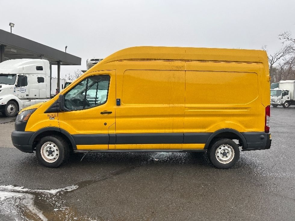 Cargo Van (Panel Van)-Light and Medium Duty Trucks-Ford-2016-Transit 250-Alexandria-VA-95,104\n\t\tmiles-$ 26,000 - Image 4