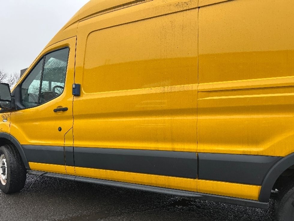Cargo Van (Panel Van)-Light and Medium Duty Trucks-Ford-2016-Transit 250-Alexandria-VA-95,104\n\t\tmiles-$ 26,000 - Image 5