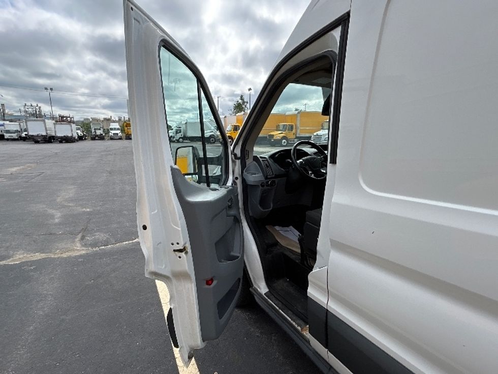 Cargo Van (Panel Van)-Light and Medium Duty Trucks-Ford-2016-Transit 350-Etobicoke-ON-102,220\n\t\tkm-$ 32,500 - Image 15