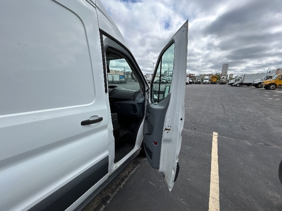 Cargo Van (Panel Van)-Light and Medium Duty Trucks-Ford-2016-Transit 350-Etobicoke-ON-102,220\n\t\tkm-$ 32,500 - Image 19