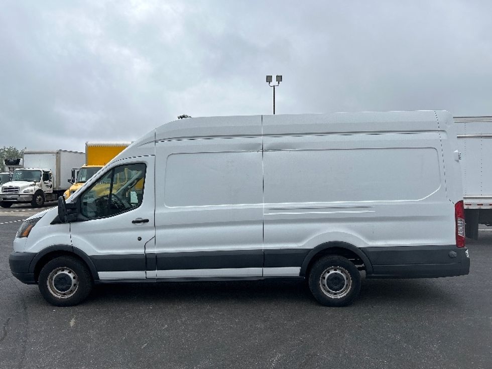 Cargo Van (Panel Van)-Light and Medium Duty Trucks-Ford-2016-Transit 350-Etobicoke-ON-102,220\n\t\tkm-$ 32,500 - Image 4