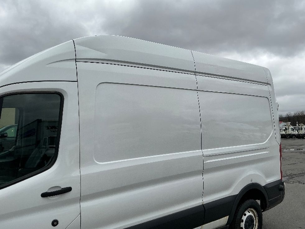 Cargo Van (Panel Van)-Light and Medium Duty Trucks-Ford-2017-Transit 250-Wilkes Barre-PA-113,671\n\t\tmiles-$ 26,250 - Image 26