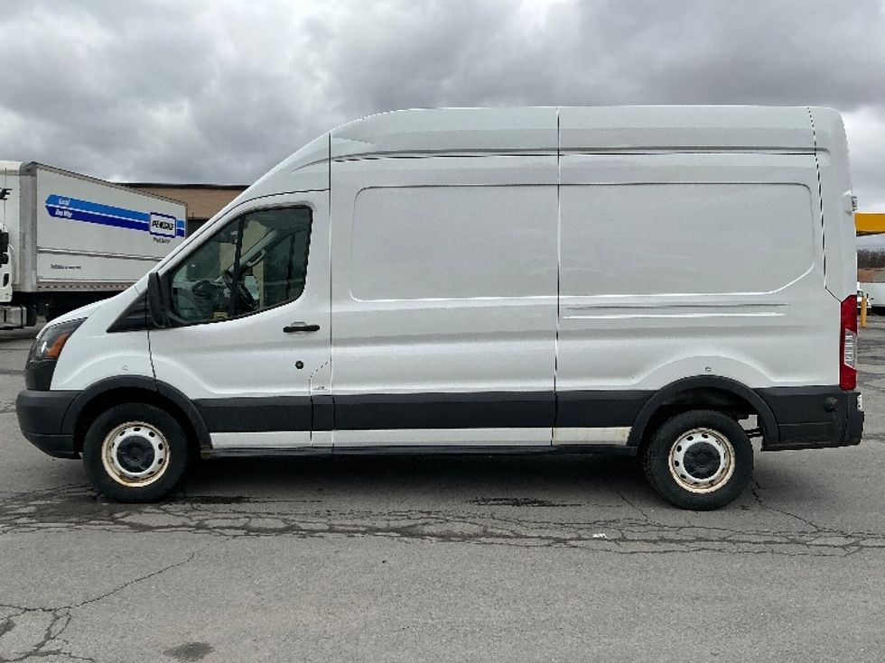 Cargo Van (Panel Van)-Light and Medium Duty Trucks-Ford-2017-Transit 250-Wilkes Barre-PA-113,671\n\t\tmiles-$ 26,250 - Image 4