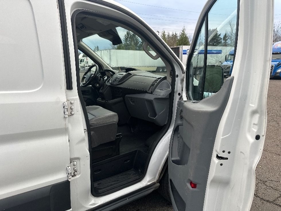 Cargo Van (Panel Van)-Light and Medium Duty Trucks-Ford-2018-Transit 250-Clackamas-OR-86,950\n\t\tmiles-$ 24,500 - Image 19