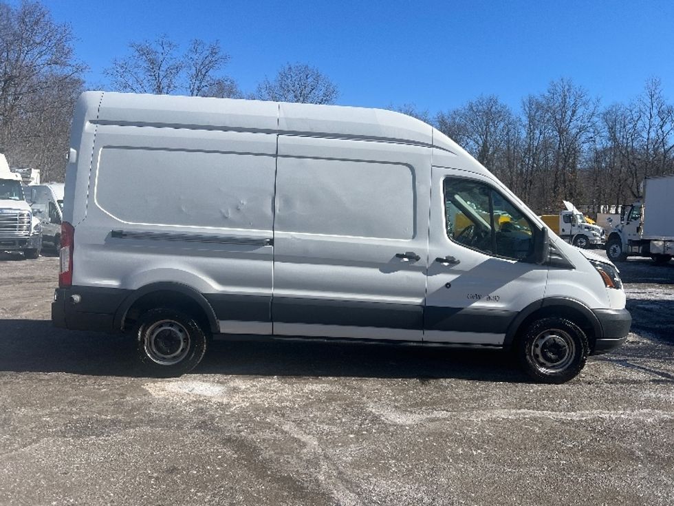 Cargo Van (Panel Van)-Light and Medium Duty Trucks-Ford-2018-Transit 250-Cranbury-NJ-147,249\n\t\tmiles-$ 24,500 - Image 15