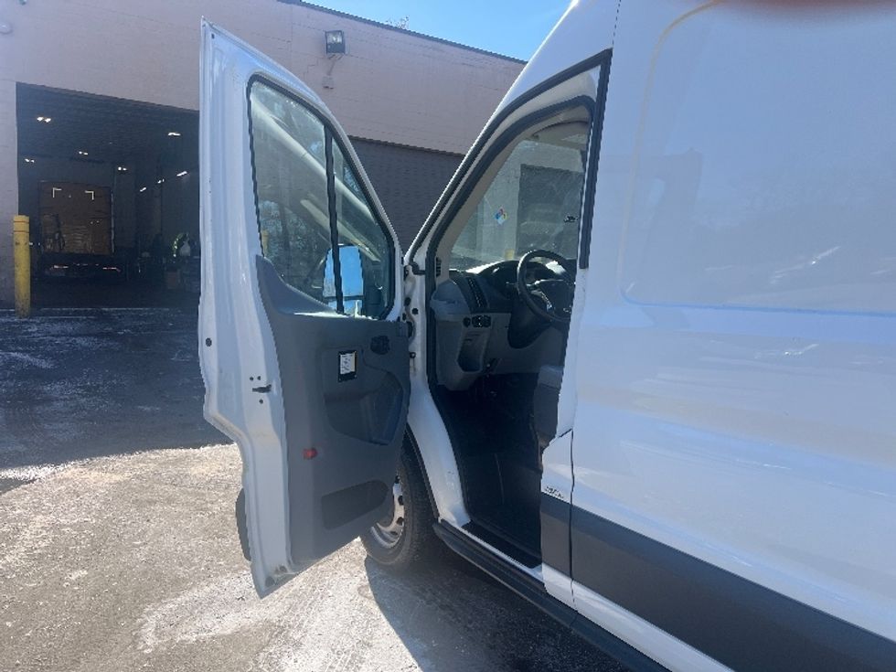 Cargo Van (Panel Van)-Light and Medium Duty Trucks-Ford-2018-Transit 250-Cranbury-NJ-147,249\n\t\tmiles-$ 24,500 - Image 16