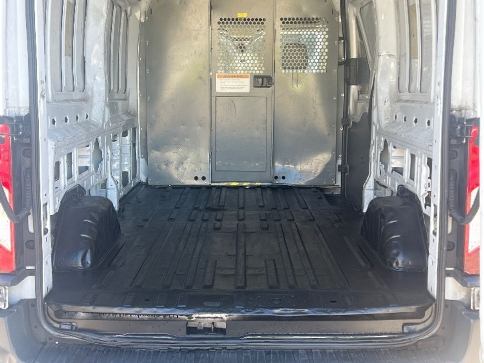 Cargo Van (Panel Van)-Light and Medium Duty Trucks-Ford-2018-Transit 250-Cranbury-NJ-147,249\n\t\tmiles-$ 24,500 - Image 9