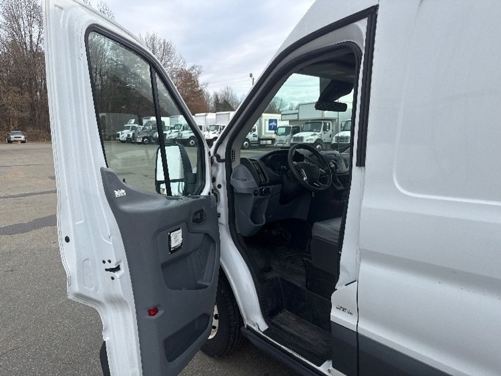 Cargo Van (Panel Van)-Light and Medium Duty Trucks-Ford-2018-Transit 250-Mebane-NC-115,090\n\t\tmiles-$ 32,250 - Image 15
