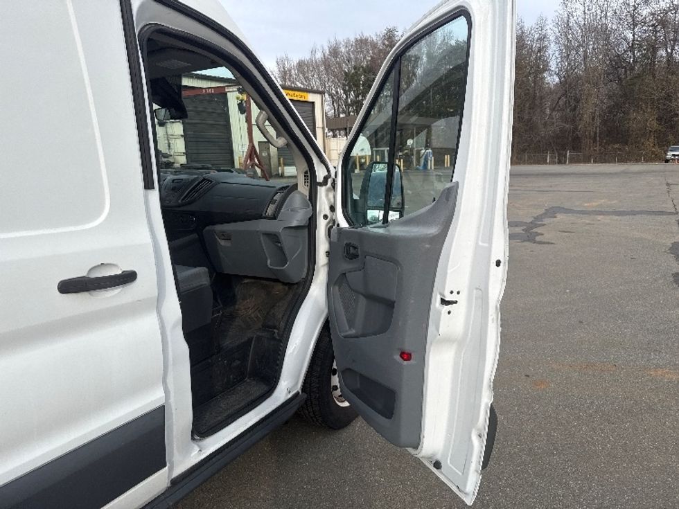 Cargo Van (Panel Van)-Light and Medium Duty Trucks-Ford-2018-Transit 250-Mebane-NC-115,090\n\t\tmiles-$ 32,250 - Image 19