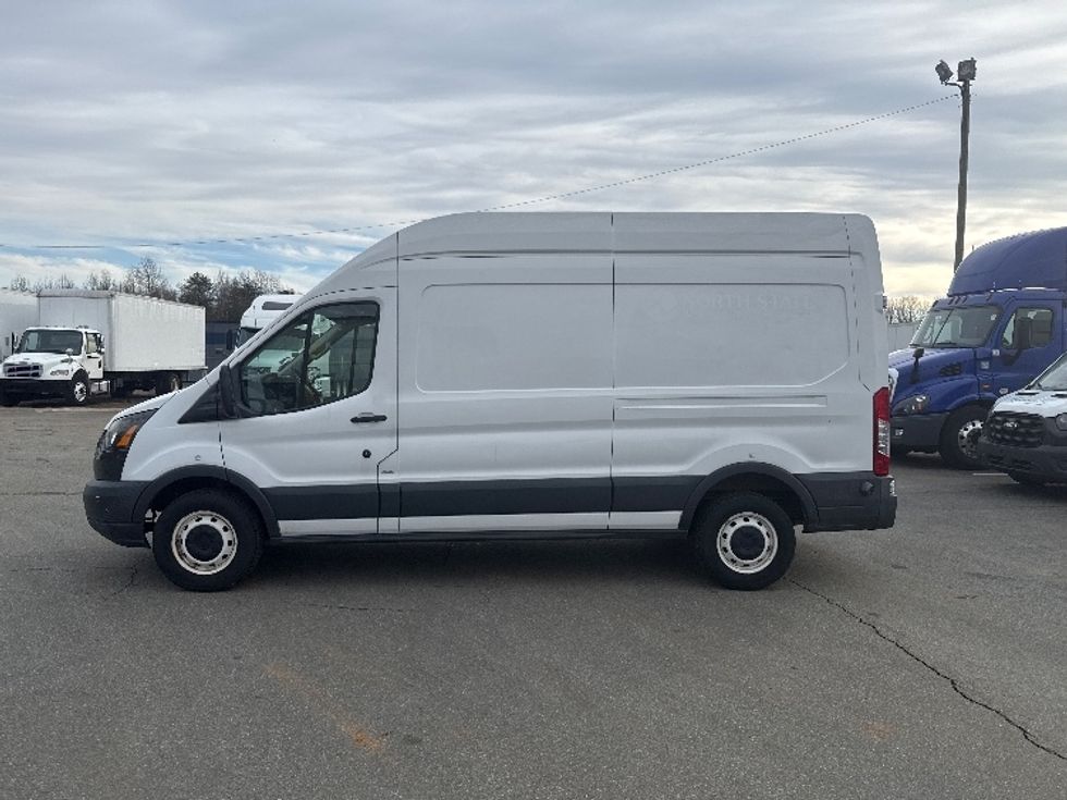 Cargo Van (Panel Van)-Light and Medium Duty Trucks-Ford-2018-Transit 250-Mebane-NC-115,090\n\t\tmiles-$ 32,250 - Image 4