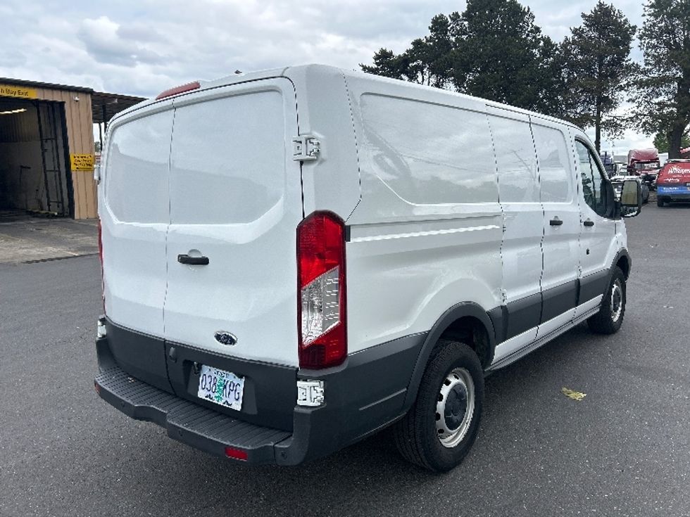 Cargo Van (Panel Van)-Light and Medium Duty Trucks-Ford-2018-Transit 250-Portland-OR-92,635\n\t\tmiles-$ 27,250 - Image 13