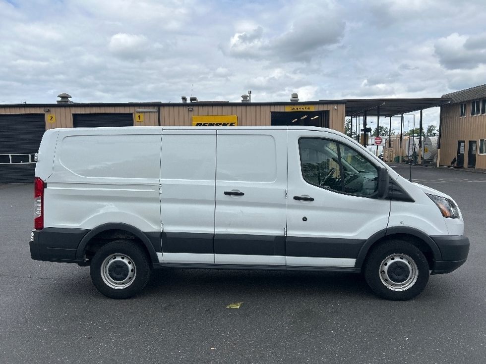 Cargo Van (Panel Van)-Light and Medium Duty Trucks-Ford-2018-Transit 250-Portland-OR-92,635\n\t\tmiles-$ 27,250 - Image 15