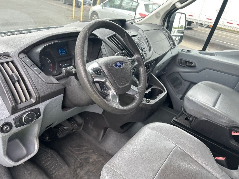 Cargo Van (Panel Van)-Light and Medium Duty Trucks-Ford-2018-Transit 250-Portland-OR-92,635\n\t\tmiles-$ 27,250 - Image 17