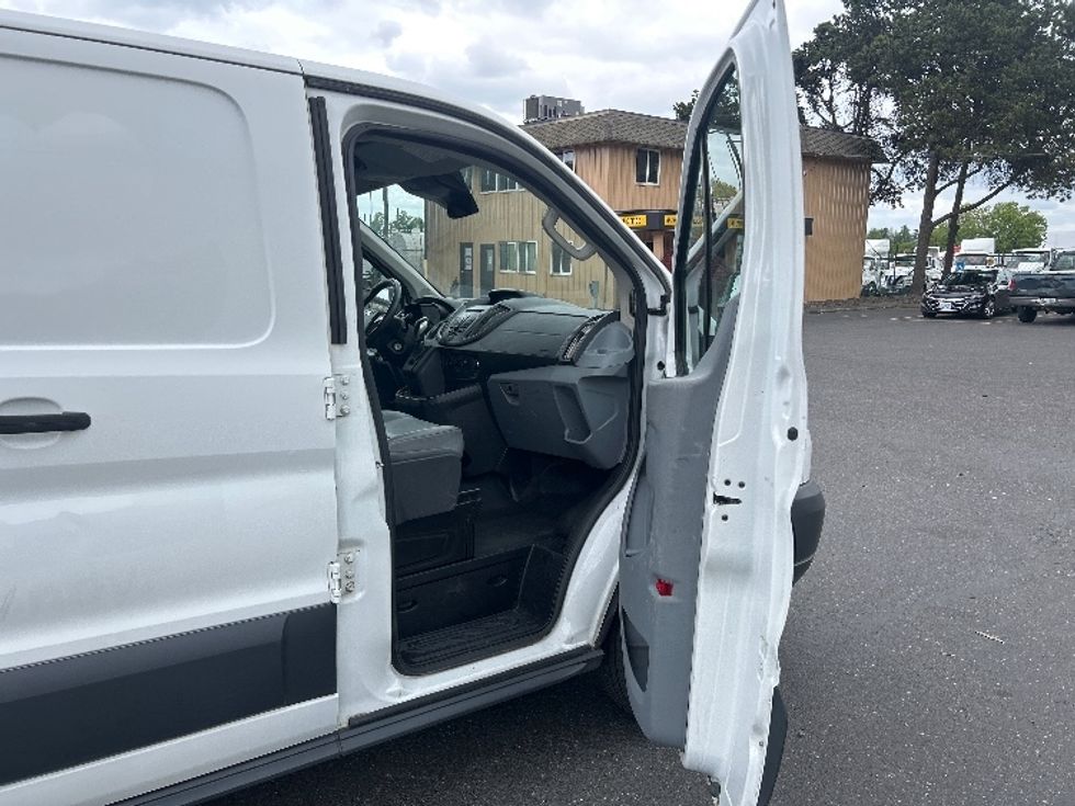 Cargo Van (Panel Van)-Light and Medium Duty Trucks-Ford-2018-Transit 250-Portland-OR-92,635\n\t\tmiles-$ 27,250 - Image 18