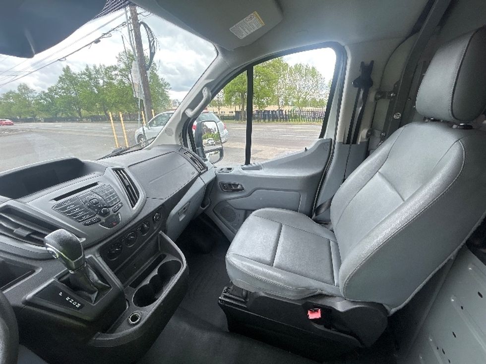 Cargo Van (Panel Van)-Light and Medium Duty Trucks-Ford-2018-Transit 250-Portland-OR-92,635\n\t\tmiles-$ 27,250 - Image 20