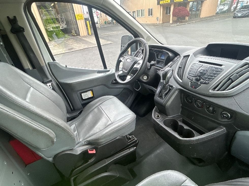 Cargo Van (Panel Van)-Light and Medium Duty Trucks-Ford-2018-Transit 250-Portland-OR-92,635\n\t\tmiles-$ 27,250 - Image 22