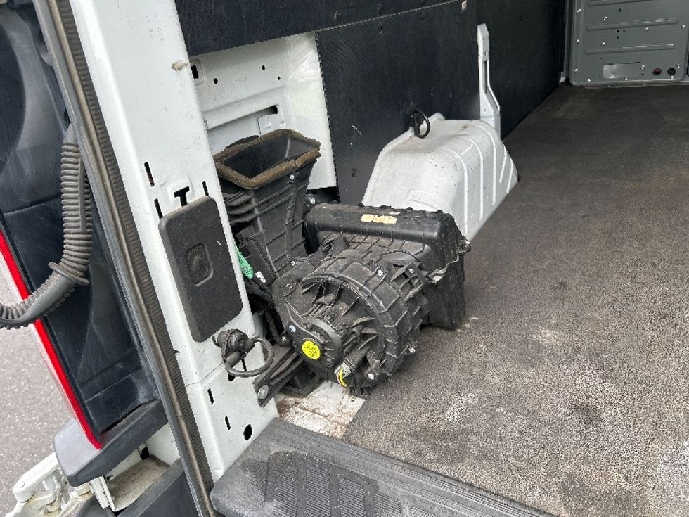 Cargo Van (Panel Van)-Light and Medium Duty Trucks-Ford-2018-Transit 250-Portland-OR-92,635\n\t\tmiles-$ 27,250 - Image 26