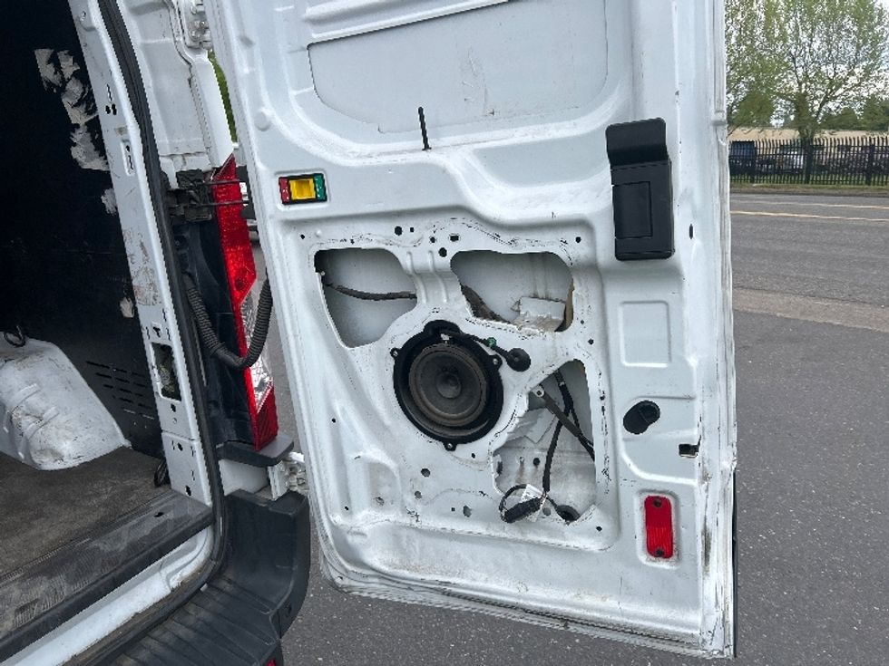 Cargo Van (Panel Van)-Light and Medium Duty Trucks-Ford-2018-Transit 250-Portland-OR-92,635\n\t\tmiles-$ 27,250 - Image 27