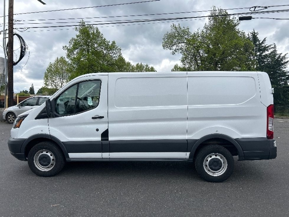 Cargo Van (Panel Van)-Light and Medium Duty Trucks-Ford-2018-Transit 250-Portland-OR-92,635\n\t\tmiles-$ 27,250 - Image 4