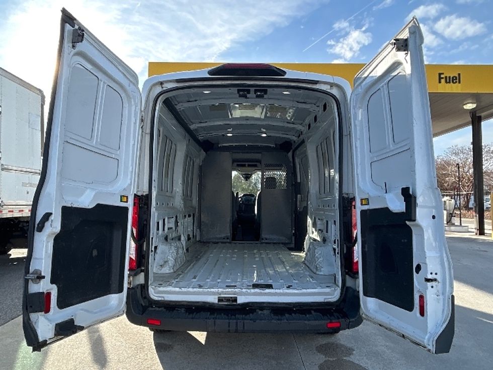 Cargo Van (Panel Van)-Light and Medium Duty Trucks-Ford-2018-Transit 250-Prince George-VA-147,739\n\t\tmiles-$ 23,000 - Image 10