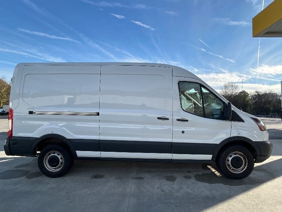 Cargo Van (Panel Van)-Light and Medium Duty Trucks-Ford-2018-Transit 250-Prince George-VA-147,739\n\t\tmiles-$ 23,000 - Image 15
