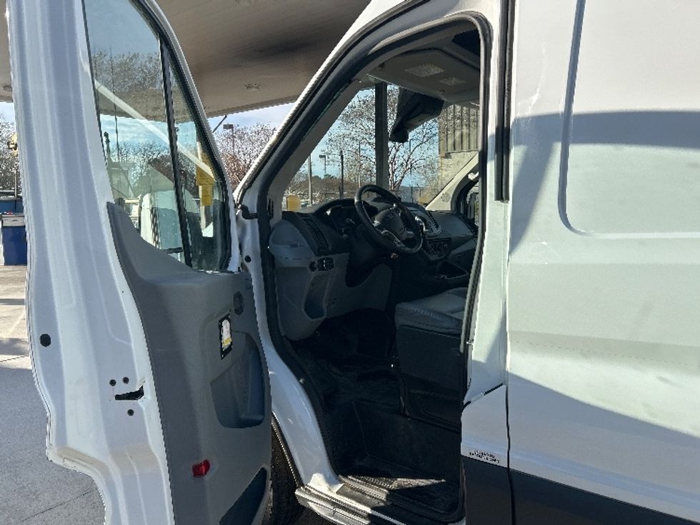 Cargo Van (Panel Van)-Light and Medium Duty Trucks-Ford-2018-Transit 250-Prince George-VA-147,739\n\t\tmiles-$ 23,000 - Image 17