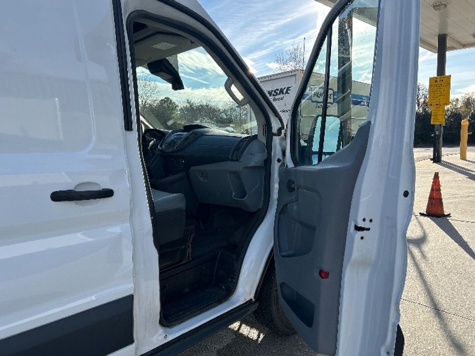 Cargo Van (Panel Van)-Light and Medium Duty Trucks-Ford-2018-Transit 250-Prince George-VA-147,739\n\t\tmiles-$ 23,000 - Image 20