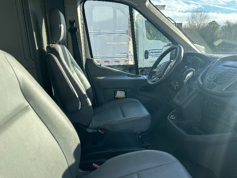 Cargo Van (Panel Van)-Light and Medium Duty Trucks-Ford-2018-Transit 250-Prince George-VA-147,739\n\t\tmiles-$ 23,000 - Image 22
