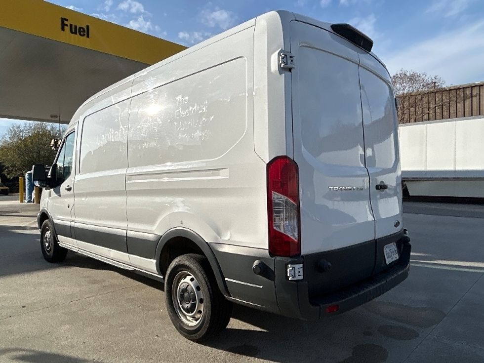 Cargo Van (Panel Van)-Light and Medium Duty Trucks-Ford-2018-Transit 250-Prince George-VA-147,739\n\t\tmiles-$ 23,000 - Image 7